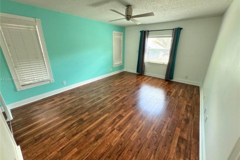 Снять в аренду виллу или дом в Делрей-Бич, Флорида 3 спальни, 153.75м2, № 1942651 - фото 7