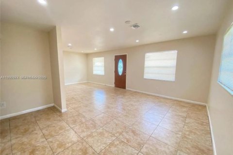 Casa en venta en Vero Beach, Florida, 3 dormitorios, 108.7 m2 № 1989064 - foto 3