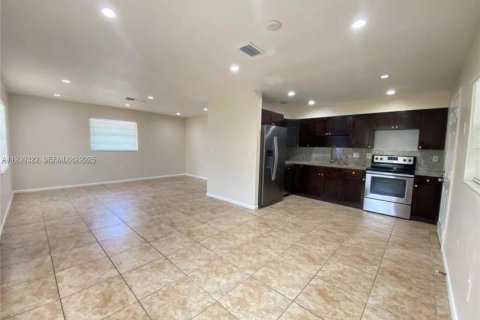 Casa en venta en Vero Beach, Florida, 3 dormitorios, 108.7 m2 № 1989064 - foto 4