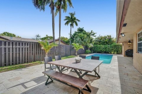 Casa en alquiler en Miami, Florida, 5 dormitorios, 283.82 m2 № 2084781 - foto 23