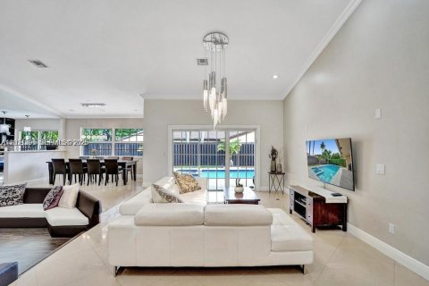 Casa en alquiler en Miami, Florida, 5 dormitorios, 283.82 m2 № 2084781 - foto 3