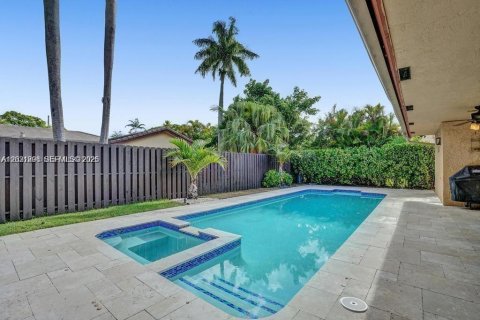 Casa en alquiler en Miami, Florida, 5 dormitorios, 283.82 m2 № 2084781 - foto 24