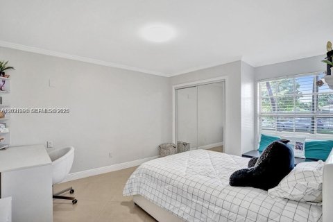 Casa en alquiler en Miami, Florida, 5 dormitorios, 283.82 m2 № 2084781 - foto 13