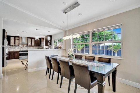 Casa en alquiler en Miami, Florida, 5 dormitorios, 283.82 m2 № 2084781 - foto 6