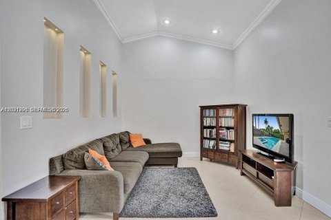 Casa en alquiler en Miami, Florida, 5 dormitorios, 283.82 m2 № 2084781 - foto 10