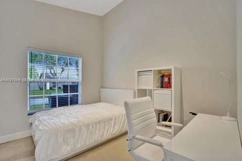 Casa en alquiler en Miami, Florida, 5 dormitorios, 283.82 m2 № 2084781 - foto 16