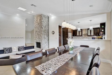 Casa en alquiler en Miami, Florida, 5 dormitorios, 283.82 m2 № 2084781 - foto 9