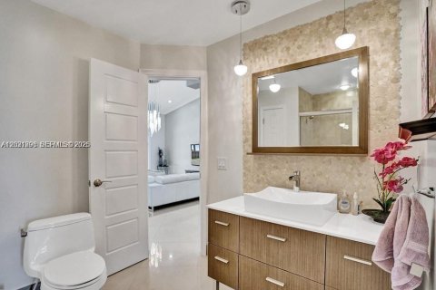 Casa en alquiler en Miami, Florida, 5 dormitorios, 283.82 m2 № 2084781 - foto 18