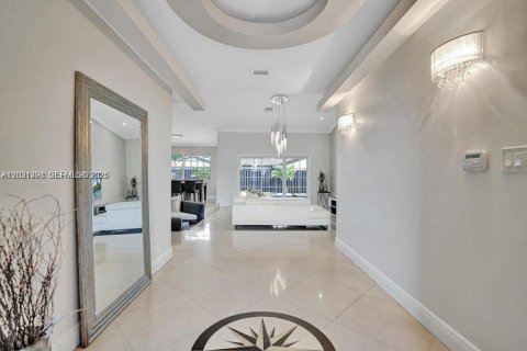 Casa en alquiler en Miami, Florida, 5 dormitorios, 283.82 m2 № 2084781 - foto 8