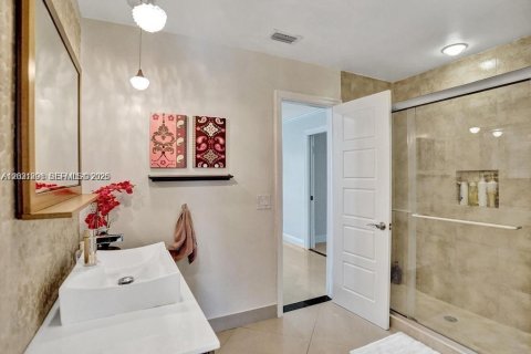 Casa en alquiler en Miami, Florida, 5 dormitorios, 283.82 m2 № 2084781 - foto 19