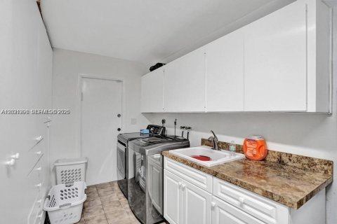 Casa en alquiler en Miami, Florida, 5 dormitorios, 283.82 m2 № 2084781 - foto 20