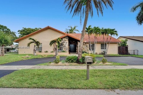Casa en Miami, Florida 5 dormitorios, 283.82 m2 № 2084781