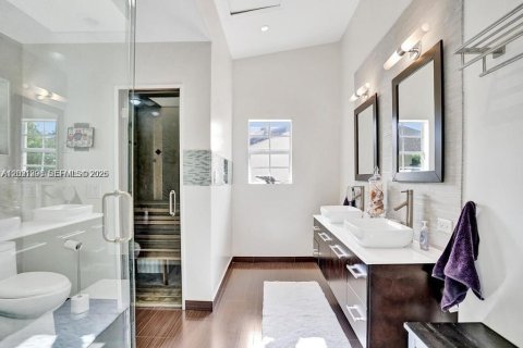 Casa en alquiler en Miami, Florida, 5 dormitorios, 283.82 m2 № 2084781 - foto 12
