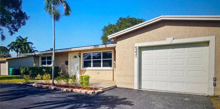 House in Cooper City, Florida 3 bedrooms, 124.86 sq.m. № 2186384