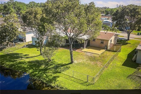 House in Cooper City, Florida 3 bedrooms, 124.86 sq.m. № 2186384 - photo 15