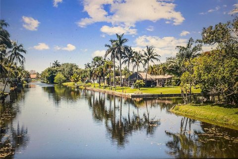 House in Cooper City, Florida 3 bedrooms, 124.86 sq.m. № 2186384 - photo 4