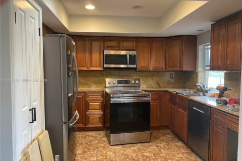 House in Cooper City, Florida 3 bedrooms, 124.86 sq.m. № 2186384 - photo 28
