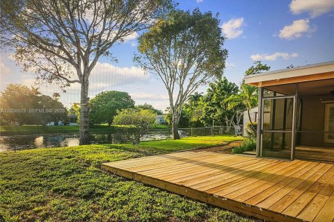 House in Cooper City, Florida 3 bedrooms, 124.86 sq.m. № 2186384 - photo 3
