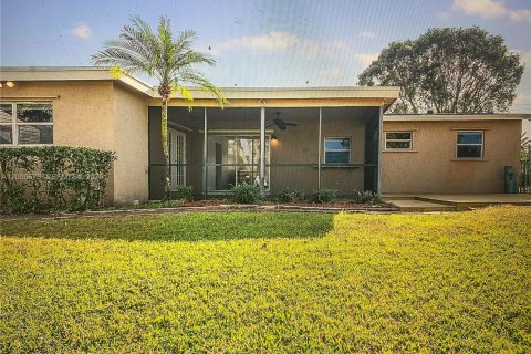 House in Cooper City, Florida 3 bedrooms, 124.86 sq.m. № 2186384 - photo 24