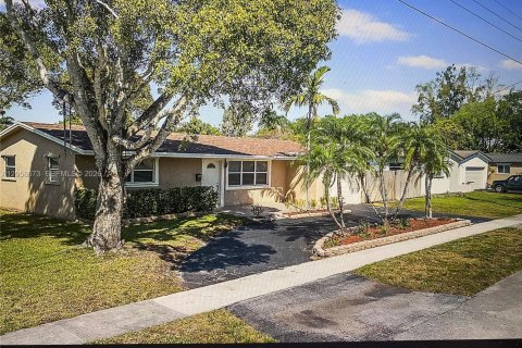 House in Cooper City, Florida 3 bedrooms, 124.86 sq.m. № 2186384 - photo 12