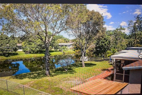 House in Cooper City, Florida 3 bedrooms, 124.86 sq.m. № 2186384 - photo 8