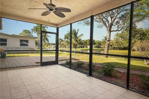 House in Cooper City, Florida 3 bedrooms, 124.86 sq.m. № 2186384 - photo 17