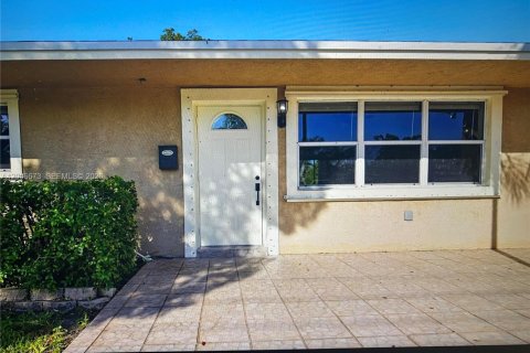 House in Cooper City, Florida 3 bedrooms, 124.86 sq.m. № 2186384 - photo 6