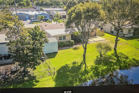 House in Cooper City, Florida 3 bedrooms, 124.86 sq.m. № 2186384 - photo 13