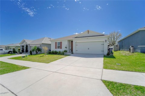House in Winter Haven, Florida 4 bedrooms, 139.35 sq.m. № 2350176 - photo 3