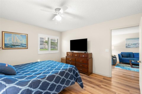 Condo in Tamarac, Florida, 2 bedrooms  № 2003687 - photo 13