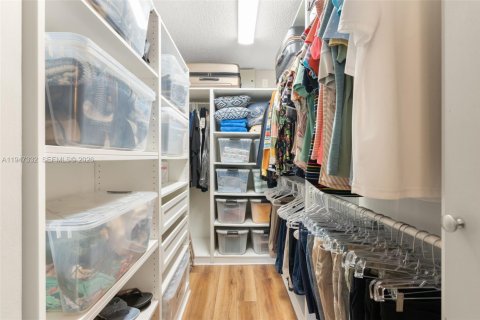 Condo in Tamarac, Florida, 2 bedrooms  № 2003687 - photo 15