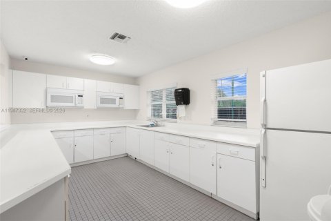 Condo in Tamarac, Florida, 2 bedrooms  № 2003687 - photo 26