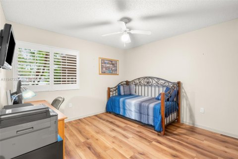 Condo in Tamarac, Florida, 2 bedrooms  № 2003687 - photo 17