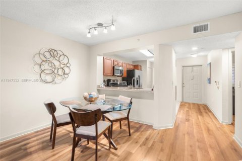 Condo in Tamarac, Florida, 2 bedrooms  № 2003687 - photo 11