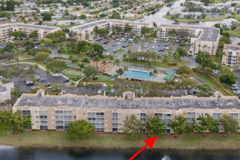 Condo in Tamarac, Florida, 2 bedrooms  № 2003687 - photo 24