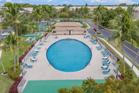 Condo in Tamarac, Florida, 2 bedrooms  № 2003687 - photo 21