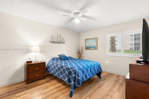 Condo in Tamarac, Florida, 2 bedrooms  № 2003687 - photo 14