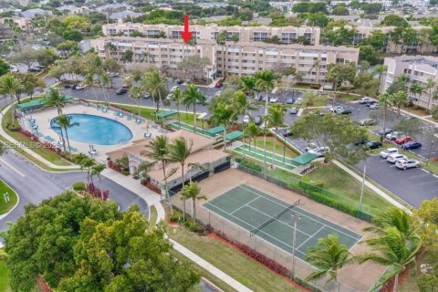 Condo in Tamarac, Florida, 2 bedrooms  № 2003687 - photo 22