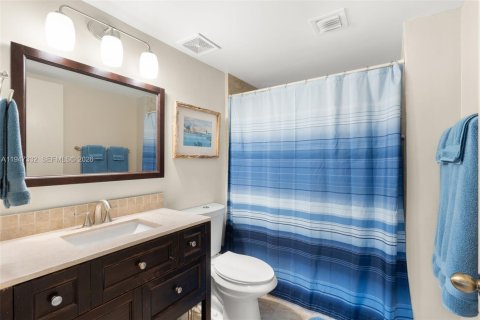 Condo in Tamarac, Florida, 2 bedrooms  № 2003687 - photo 16