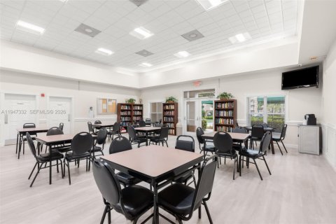 Condo in Tamarac, Florida, 2 bedrooms  № 2003687 - photo 27