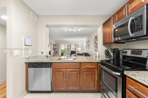 Condo in Tamarac, Florida, 2 bedrooms  № 2003687 - photo 7