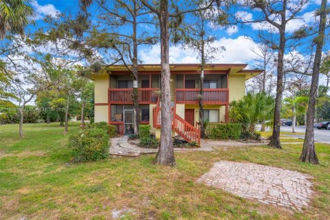 Купить кондоминиум в Лодерхилл, Флорида 1 спальня, 55.74м2, № 1955802 - фото 1