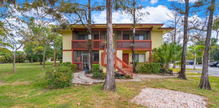 Кондоминиум с 1 спальней в Лодерхилл, Флорида № 1955802