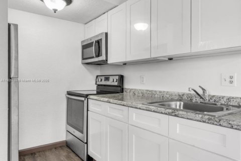 Condo in Lauderhill, Florida, 1 bedroom  № 1955802 - photo 9