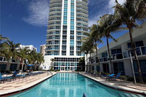 Condo à Hallandale Beach, Floride, 2 chambres  № 2071827