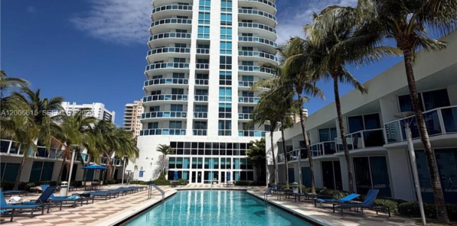 Condo à Hallandale Beach, Floride, 2 chambres  № 2071827