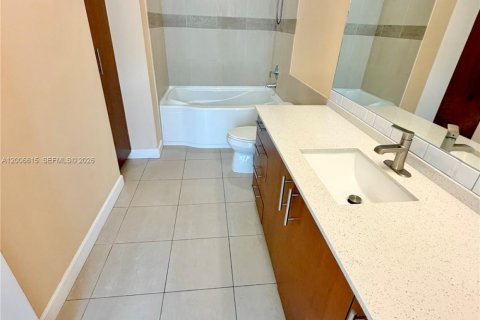 Copropriété à vendre à Hallandale Beach, Floride: 2 chambres, 81.29 m2 № 2071827 - photo 28