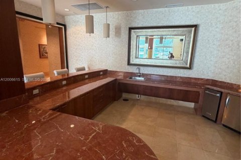 Copropriété à vendre à Hallandale Beach, Floride: 2 chambres, 81.29 m2 № 2071827 - photo 13