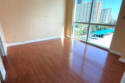 Copropriété à vendre à Hallandale Beach, Floride: 2 chambres, 81.29 m2 № 2071827 - photo 24