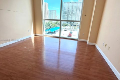 Copropriété à vendre à Hallandale Beach, Floride: 2 chambres, 81.29 m2 № 2071827 - photo 23